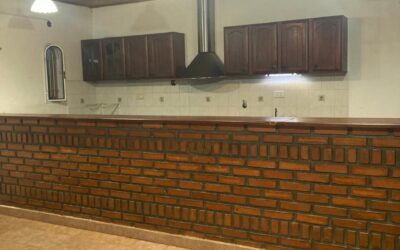 CASA AMPLIA confortable con quincho y pileta - principal Casa con quincho y pileta en venta, zona Allais y República del Líbano, Apta Crédito Hipotecario