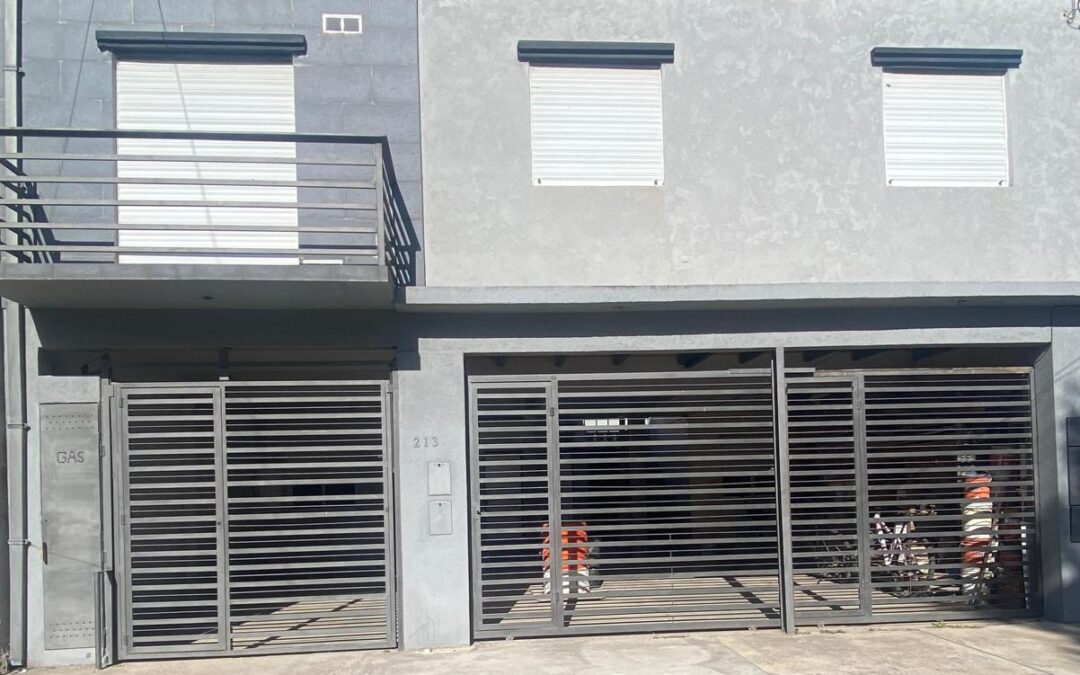 Dúplex zona San Vicente, 2 dormitorios con patio y espacio guardacoche, 116 m²